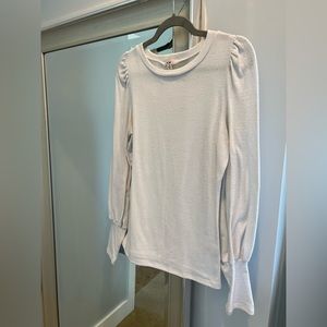 Mi Ami White Fitted Sweater Blouse, Slightly Puffed Sleeve, Size M